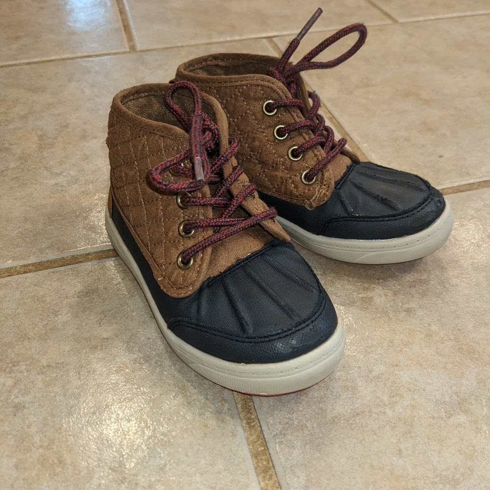 OshKosh Duck Boots - Size 9 Toddler